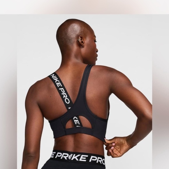 Nike Women's Black Sports Bra - Picture 2 of 4